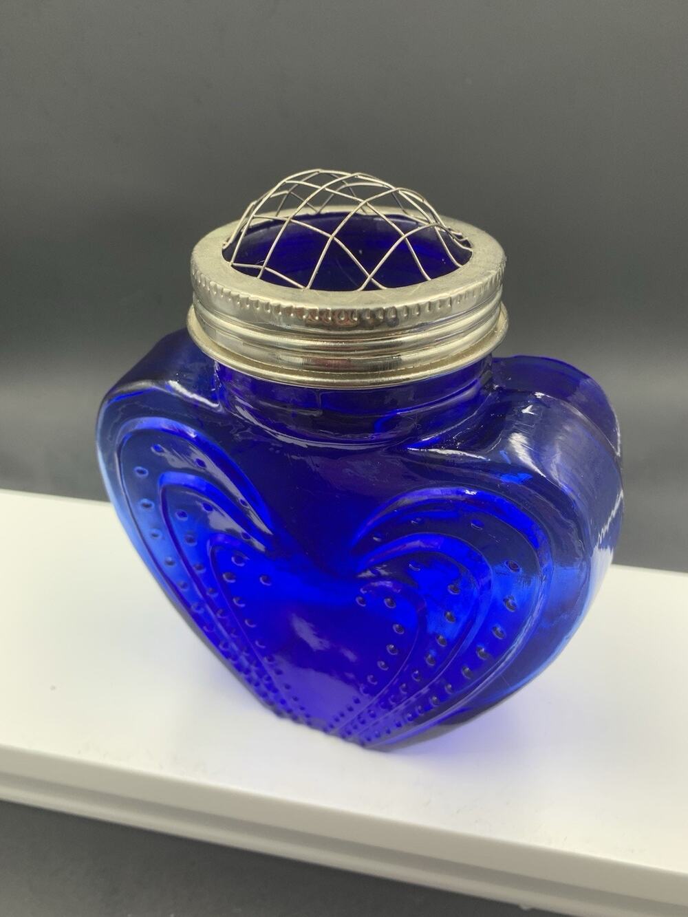 3D Blue Hobnail Glass Heart-Shaped Vase with Dome/Frog Lid